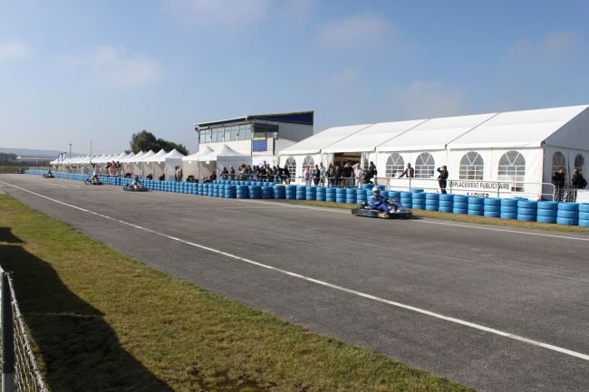 Circuit de l'Europe a loué des tentes et des stands a la société Touareg